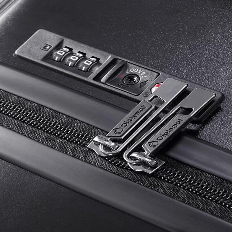 Diplomat HM-61082 Hardside Spinner Luggage