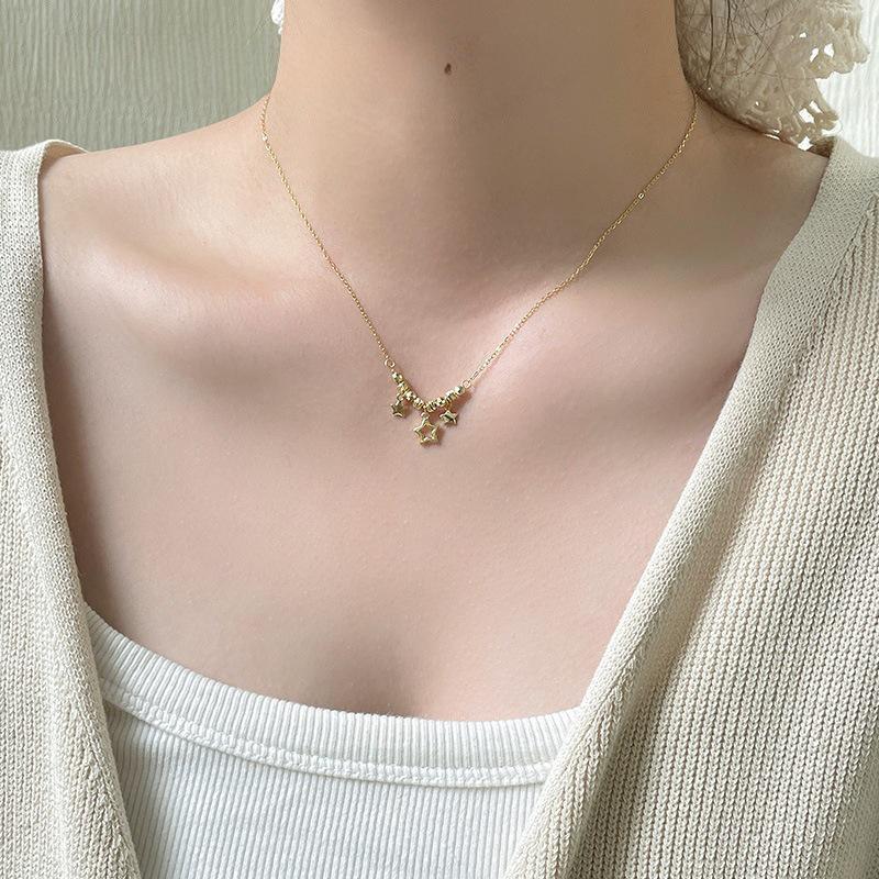 Exquisite Five-Pointed Star Clavicle Necklace for Women - Personalized, Trendy Fashion Accessory