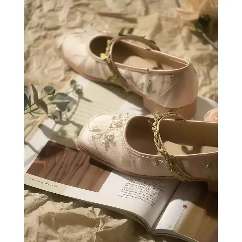 New Women's Shoes Square Head Women's Single Shoes Fashion Elegant Lightweight Flat Elegant Woven Embroidery Girls Shoes