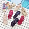 Einfache offene flache Freizeitsandalen für Damen im Sommer mit Schnallengürtel, passende Damenschuhe, lässige Heim- und Outdoorbekleidung