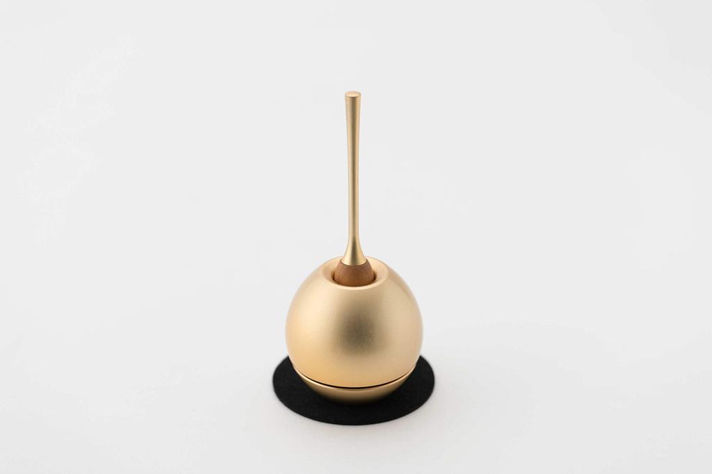 Sotto Cherin: A Buddhist Altar Accessory That Gently Fits Into Your Daily Life. Cherin Orin (gold)
