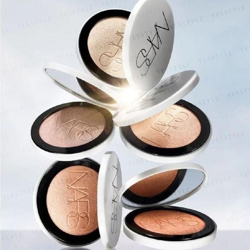 NARS - Rozjasňující pudr Light Reflecting