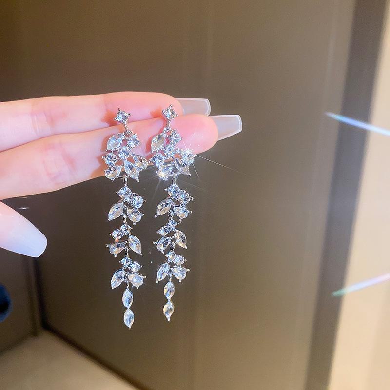 Orecchini Pendenti Fiore Nappa Ago d'Argento Diamante e Perla - Moda Francese, Lusso di Alta Gamma Design di Nicchia