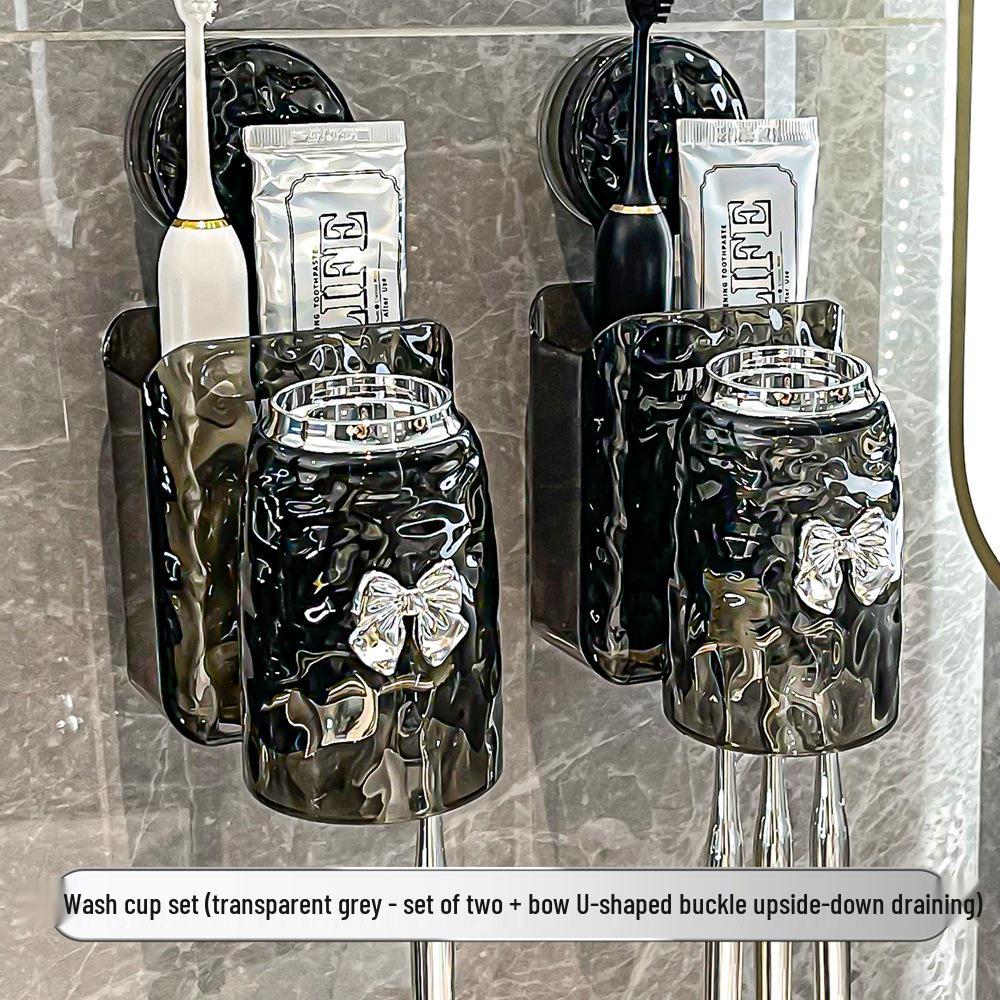 Nástěnný držák na zubní kartáčky se sací přísavkou a kelímkem na ústní vodu