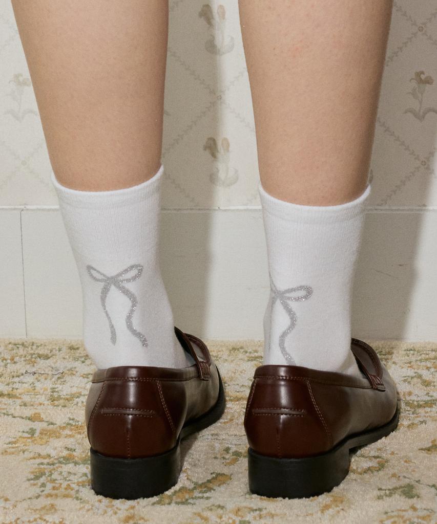 Jilbaijilseutyueoteu [Ribbon] Ribbon Print Socks - 2 Colors