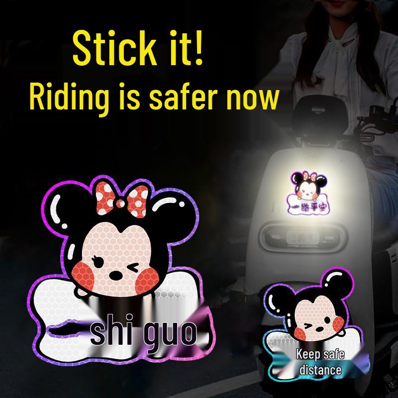 Odblaskowa Naklejka Kreskówkowa na Pojazdy Elektryczne - "Proszę Wyłączyć Światła Drogowe" i "Zachowaj Odstęp" Naklejki Samochodowe Osłona na Rysy.