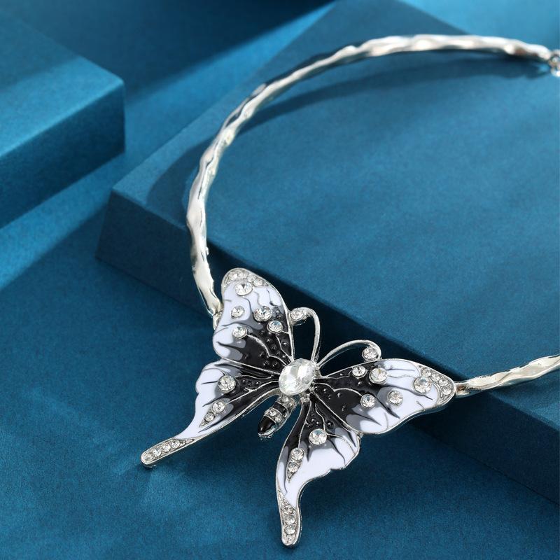 Tide Spice Girl Warning Sweet Cool Crystal Butterfly Necklace Niche Light Luxury Design Choker Neck Chain Collarbone Chain Female