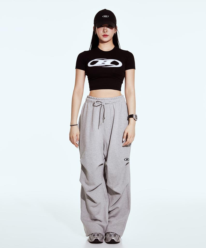 BORN TO WIN Blur Logo Crop Top [Black]