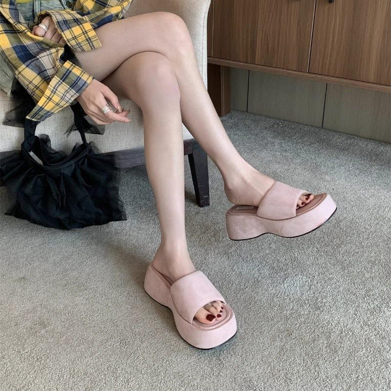 

Летние женские тапочки 2025 Толстая подошва Платформа Модные уличные тапочки Клиновидные Замшевые Трендовые Уличные Пляжные туфли Zapatos Mujer 35 розовый
