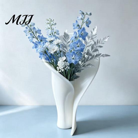 Minimalist Flower Holder 3D Printed Leaf Shaped Vase, Decorative Vase for Flowers Arrangement, Modern Tabletop Home Living Room Decor Table