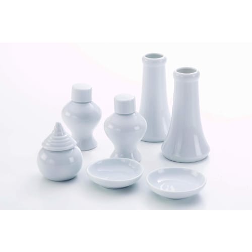 This Simple and Beautiful 7-piece White Ceramic Offering Set from Kamidana No Sato Includes Everything You Need for Offerings. Includes Small and Stan