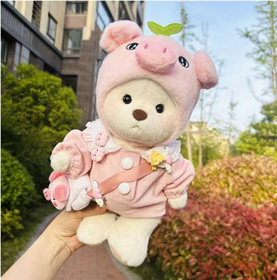 Jucărie de pluș Lina Bear de 30 cm cu pijama de travestit