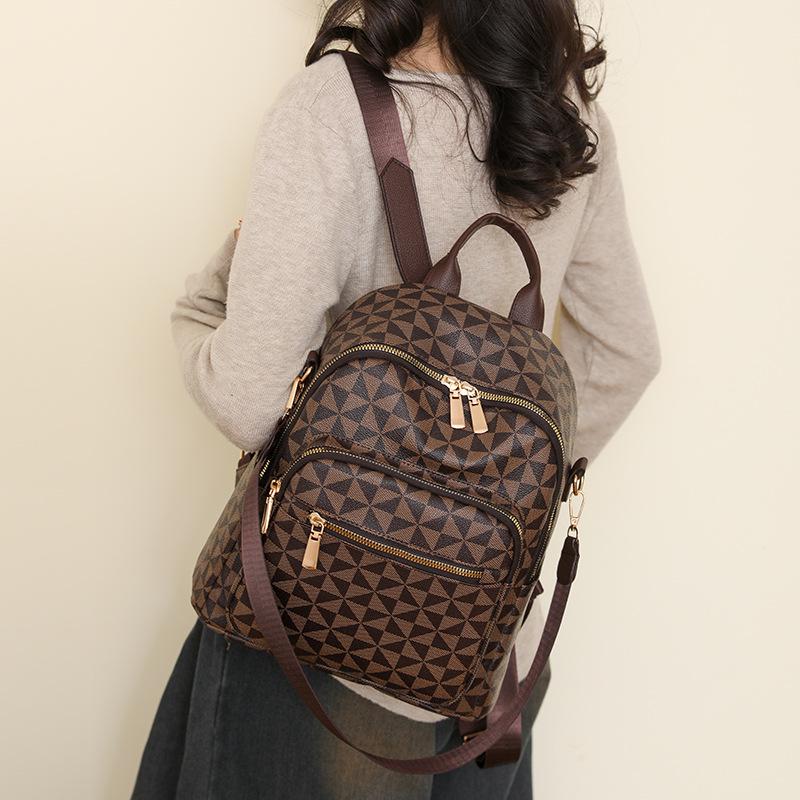 Ein modischer Rucksack mit Retro-Buchstabenprint und großem Fassungsvermögen für Reisen