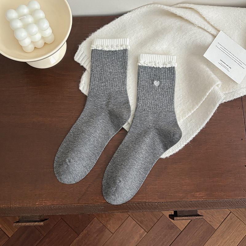 Female Spring and Autumn Love Embroidery Deodorizing Sweat Absorbing Boneless Tube Stack Socks