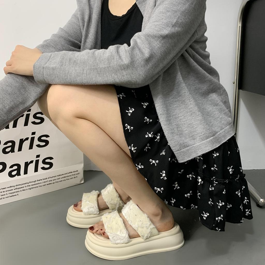 Beautiful slippers for women's summer wear, new thick-soled heightened non-slip skirt, beach cool slippers