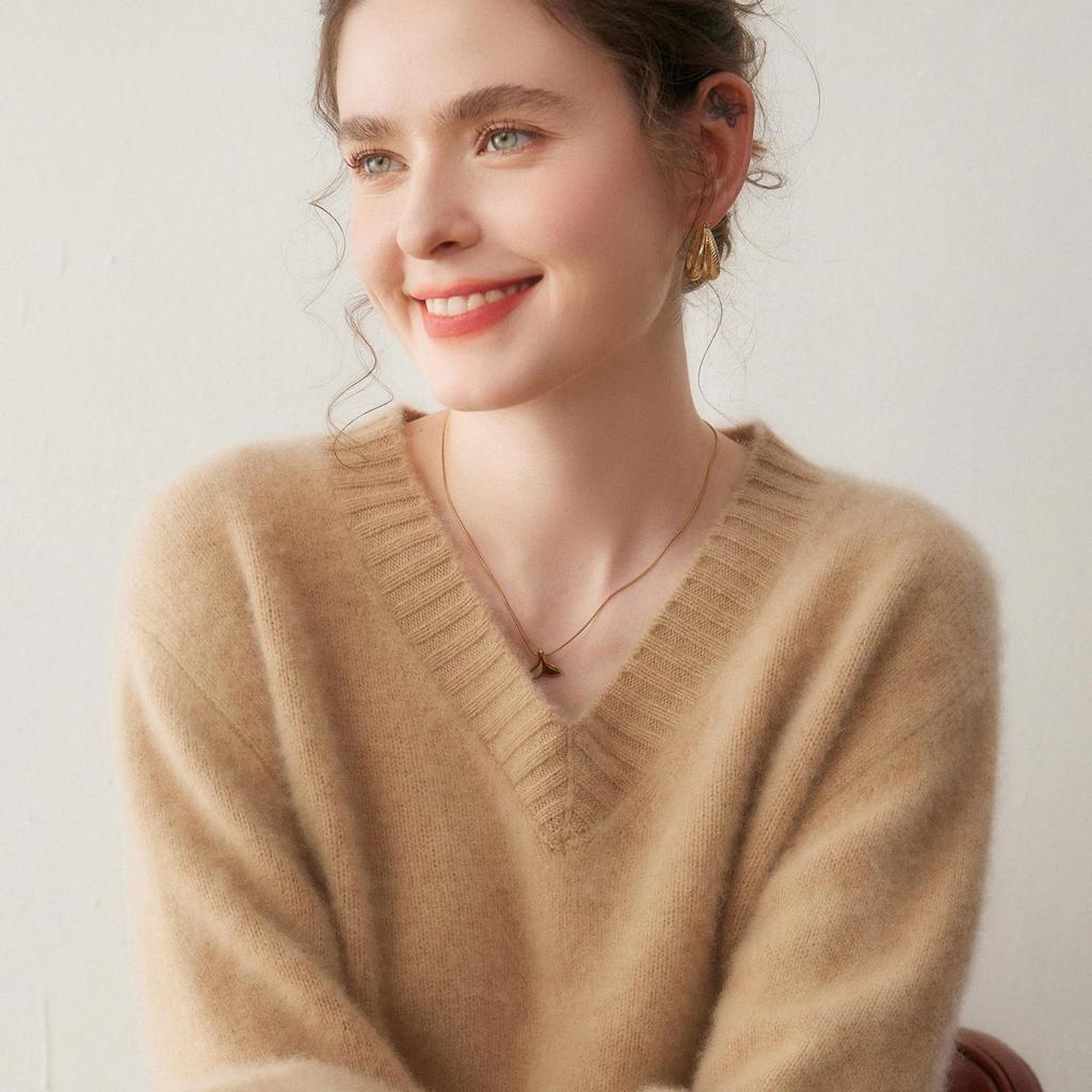 Women's Versatile V-neck Cashmere Sweater - Soft Knitwear Fashion