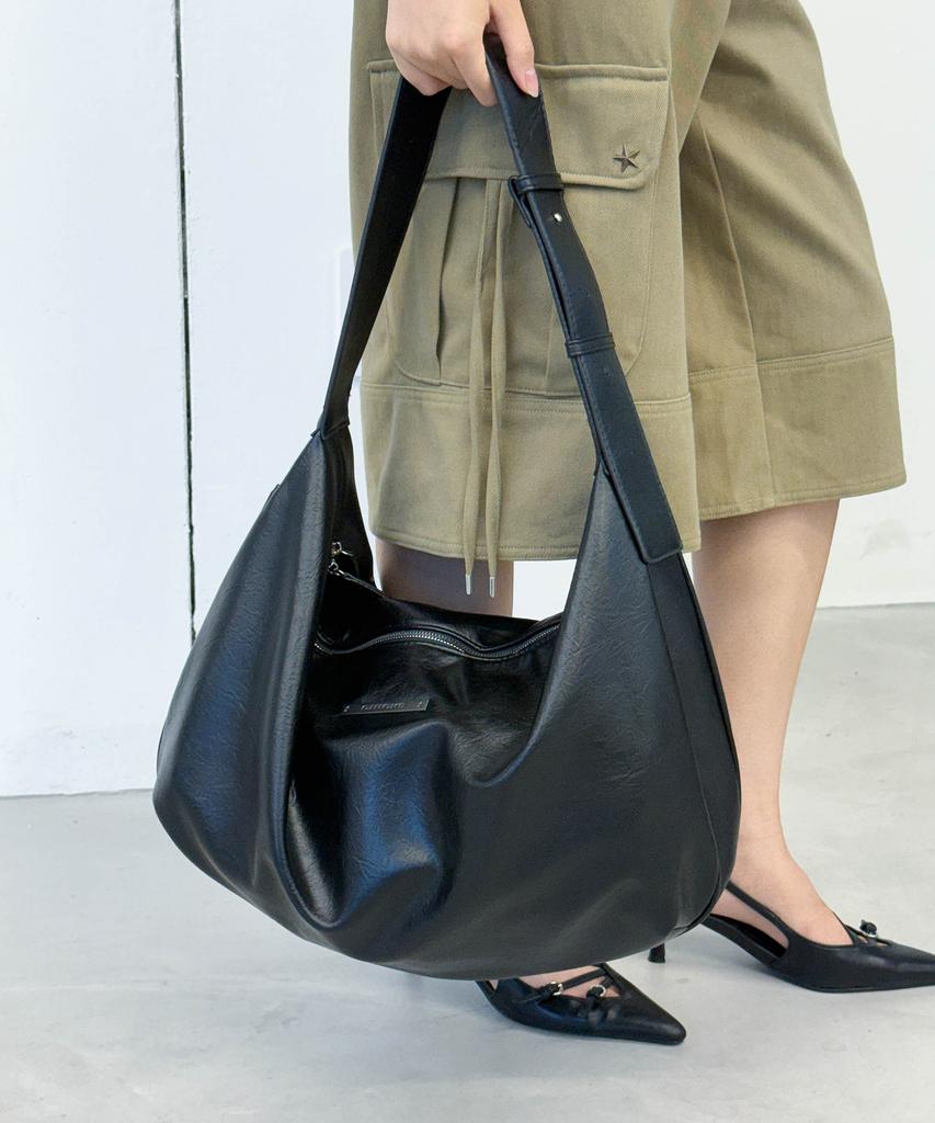 Chicks Crumple Glossy Leather Peddler Bag Black