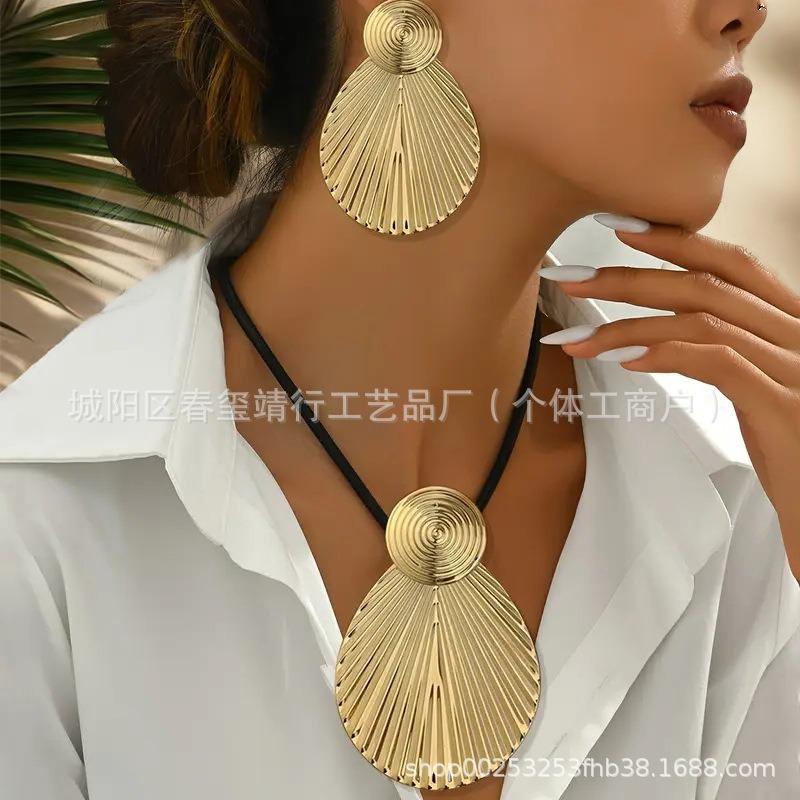 Wind New Geometric Splicing Shell Stud Earrings Necklace Jewelry Set Fashionable Simple Design Versatile Woman