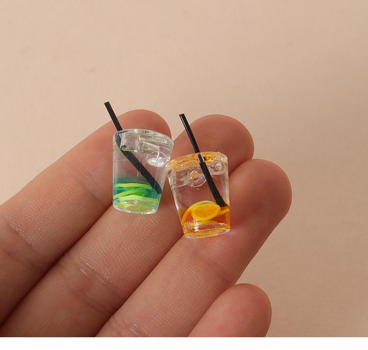 Miniature Beach Lounge Chair for Dollhouse Scenes