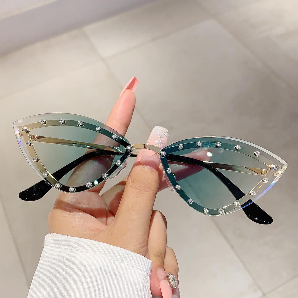 Vintage Punk Luxury Brand Designer Diamond Cat Eye Sunglasses Women Sun Glasses For Female Uv400 Trend Rimless Metal Rivet Shade