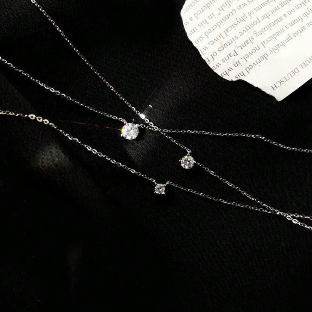 Classic Four-claw Flash Diamond Necklace, Simple Temperament Women's Collarbone Chain