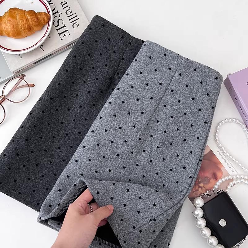 Korean Style Black Wool Plaid Polka Dot Midi Skirt - A-Line Petite Skirt for Women, Autumn and Winter Versatile Wear.