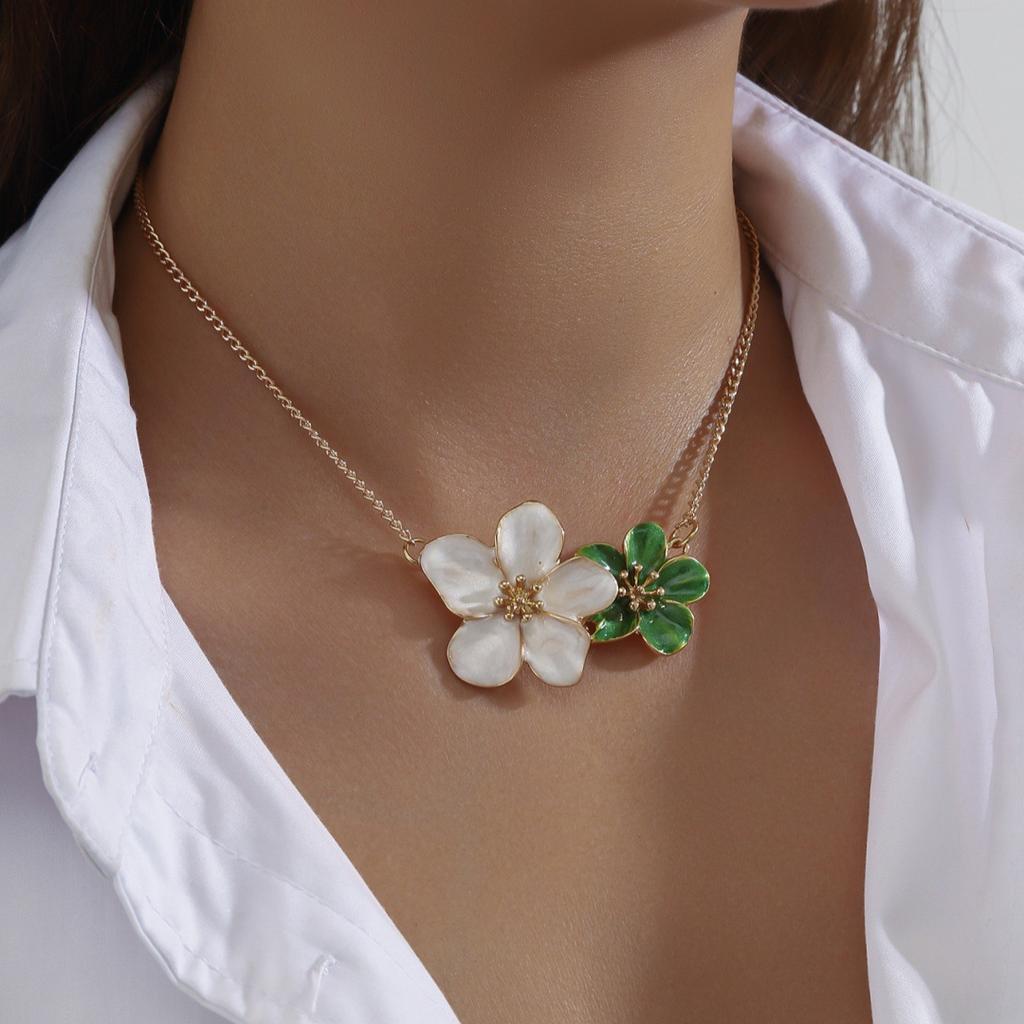European and American Fashion Exquisite Sweet Dripping Oil Double Flower Pendant Necklace Simple and Versatile Temperament Flower Collarbone Necklace