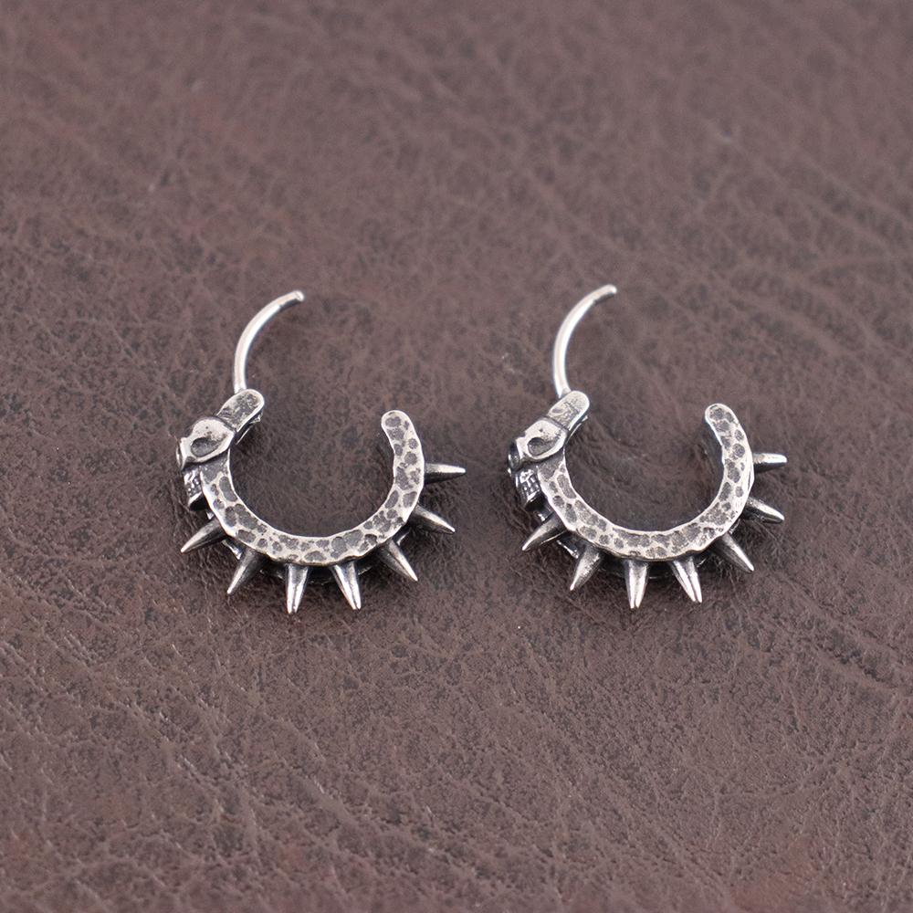 Vintage Stainless Steel Black Skull Huggie Earrings Punk Hip Hop Skull Hoop Earring for Men Trend Charm Women Ear Jewelry Gifts