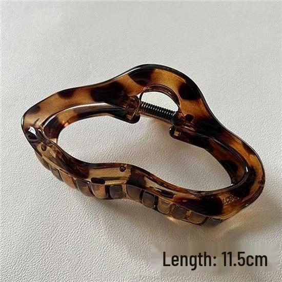 Large French Retro Claw Hair Clip for Elegant Women's Hairstyles.
