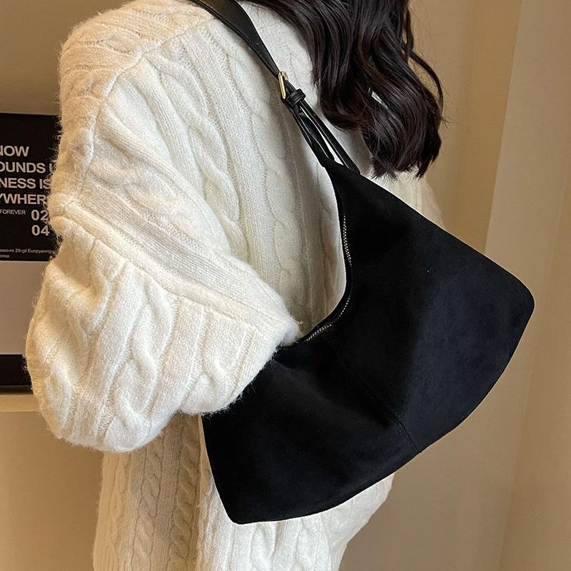 2023 Frosted Retro Women's Shoulder Bag - Large Capacity, Autumn/Winter Versatile Tote for Commuting.