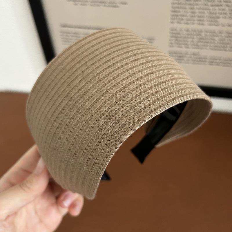 Fashion Hair bands for Girls and Women Grey wide edge headband, simple and versatile,Press hair headband