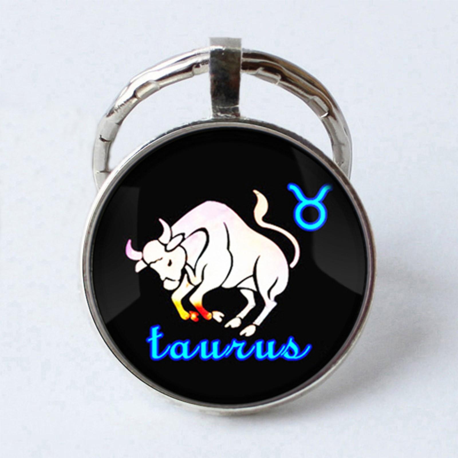 

Металлический брелок с драгоценными камнями и символами зодиака