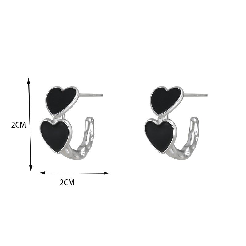 Vintage Goth Black Enamel Heart Stud Earrings for Women Fashion Sweet Hollow Metal C-Shaped Earrings Party Jewelry Aesthetic