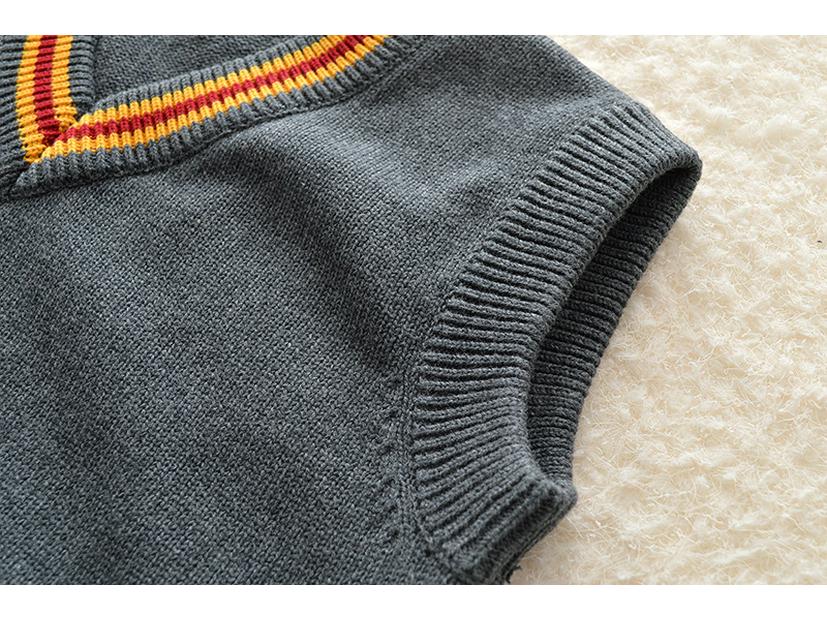Unisex Gryffindor V-neck Sweater - Harry Potter Performance