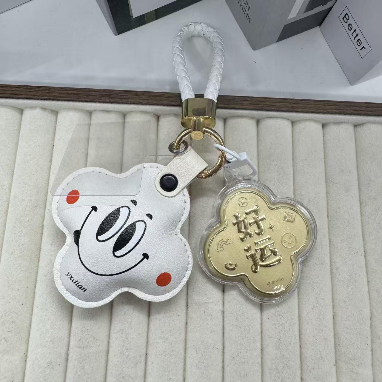 Ключница и брелок для телефона «Смайлик и четырехлистный клевер из чистого золота» Includes Gold