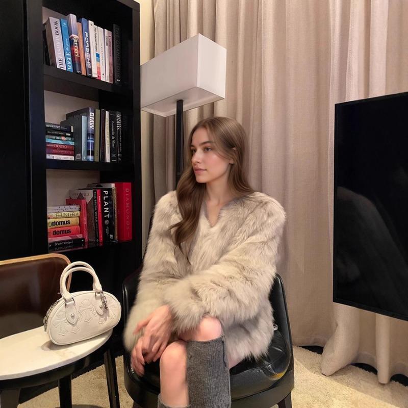 

Luxury Faux Fur Coat for Women Oversized V Neck Casual Winter Outerwear S сірий