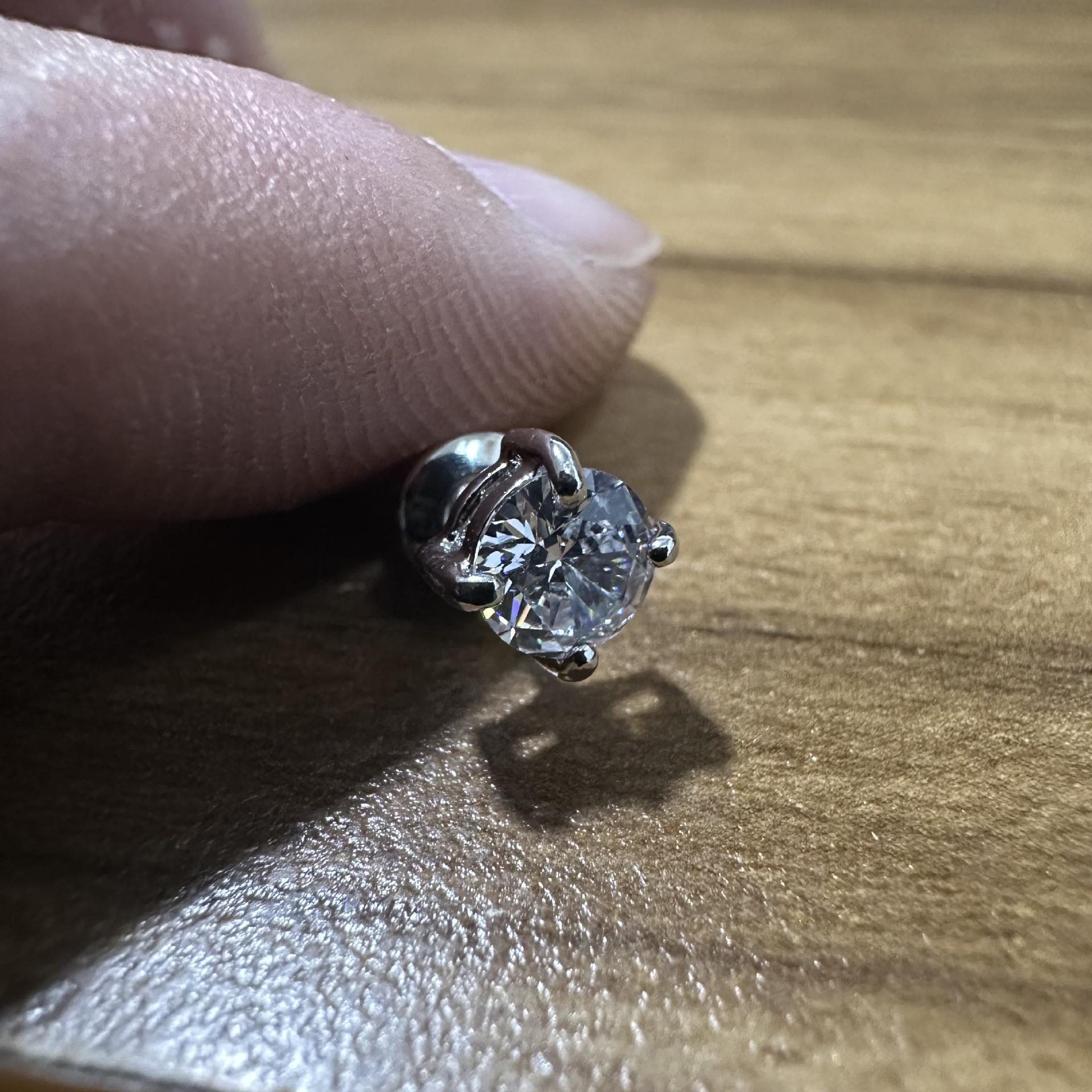 Simple men s stud earrings Classic copper inlaid zircon stud earrings Niche design hip-hop style jewelry Silver 5mm