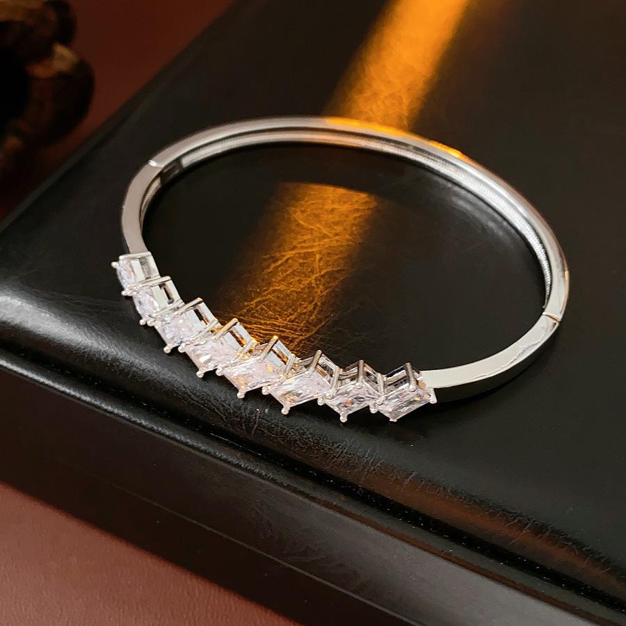 Vintage Geometric Zircon Bracelet - Elegant, Versatile Bangle for Women