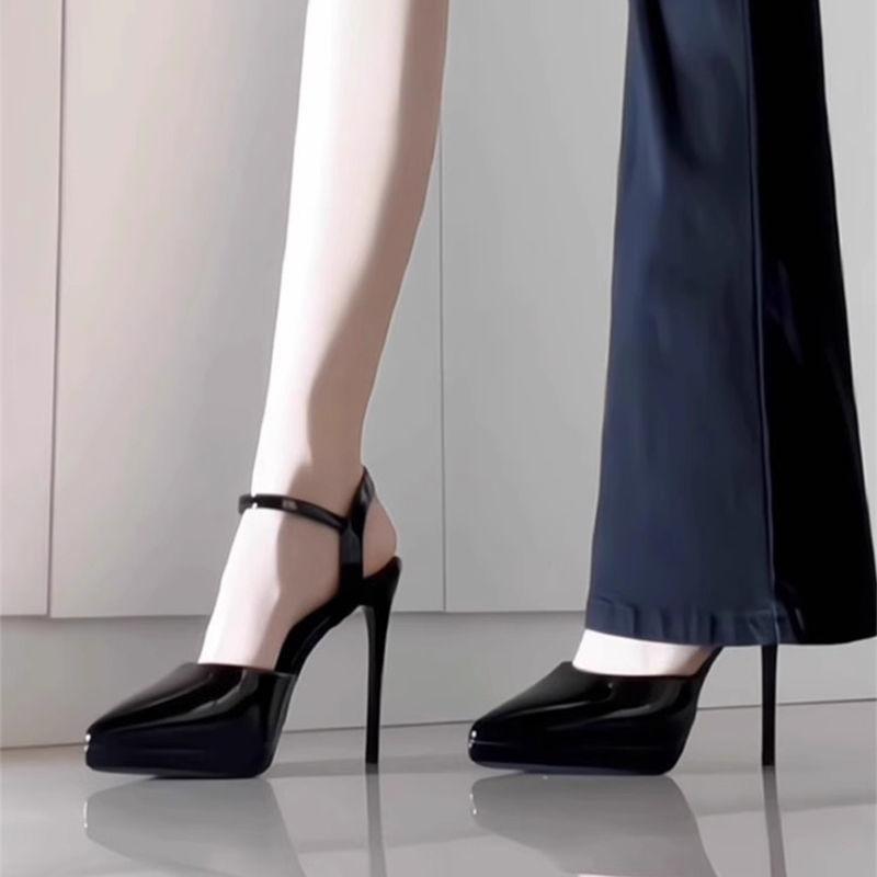 

Однословные французские сандалии с сумкой на голове женские летние 2025 новые водонепроницаемые на платформе на шпильке из лакированной кожи телесного цвета на высоком каблуке 34