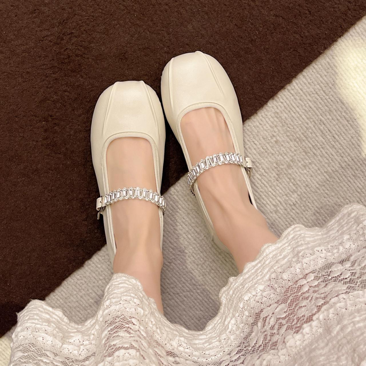 

Мода 2025 Лето Новая Корейская Версия Плиссированный Круглый Носок Женские Туфли с Неглубоким Вырезом на Одном Ремне Мягкая Подошва Туфли Бабушки 40