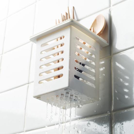 Mantenha arrumado Cor branca Útil Sem perfuração Design de drenagem multifuncional Cesta de armazenamento de talheres Suporte de talheres