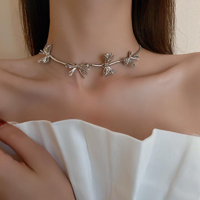 Bow necklace women's niche simple fashion versatile collarbone chain aesthetic temperament design cold wind neck chain