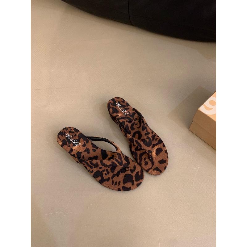 Retro red slope heel toe heightened thick-soled flip-flops women's 2025 spring and summer new outer wear versatile cool slippers