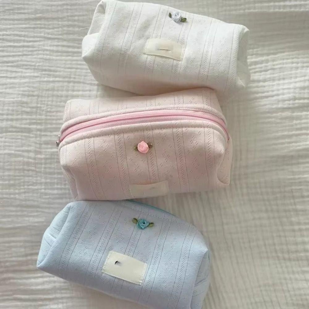 

Large Capacity Makeup Bag Sweet Floral Stationery Bag Fashion Toiletry Bag світло-синій колір