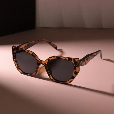 Stylish Cat Eye Sunglasses Vintage Mirror Lens Sun Glasses for Women Men Fashion Colors Oculos De Sol