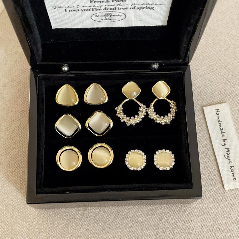 High Sense Geometric Gold Opal Stud Earrings Women'S Simple Personality Fashion Temperament Commuter Versatile Earrings