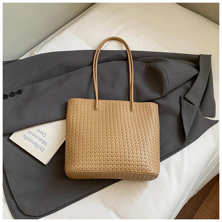 2025 fashion retro casual simple personality tote bag new niche design shoulder bag woven underarm bag