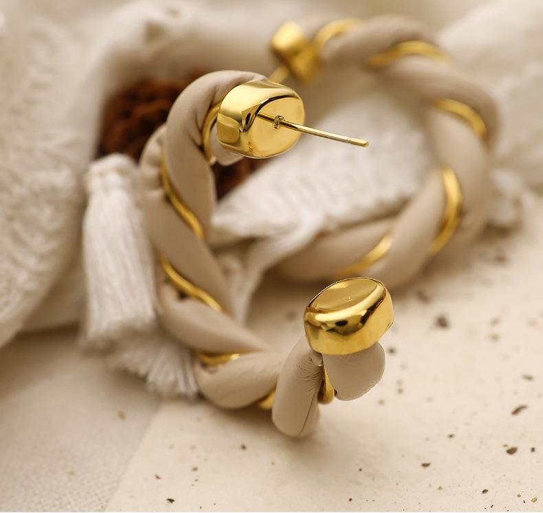 European & American Trendy Cable Knit Hoop Earrings - Women's 18K Gold Plated Titanium Steel C-Shaped PU Studs