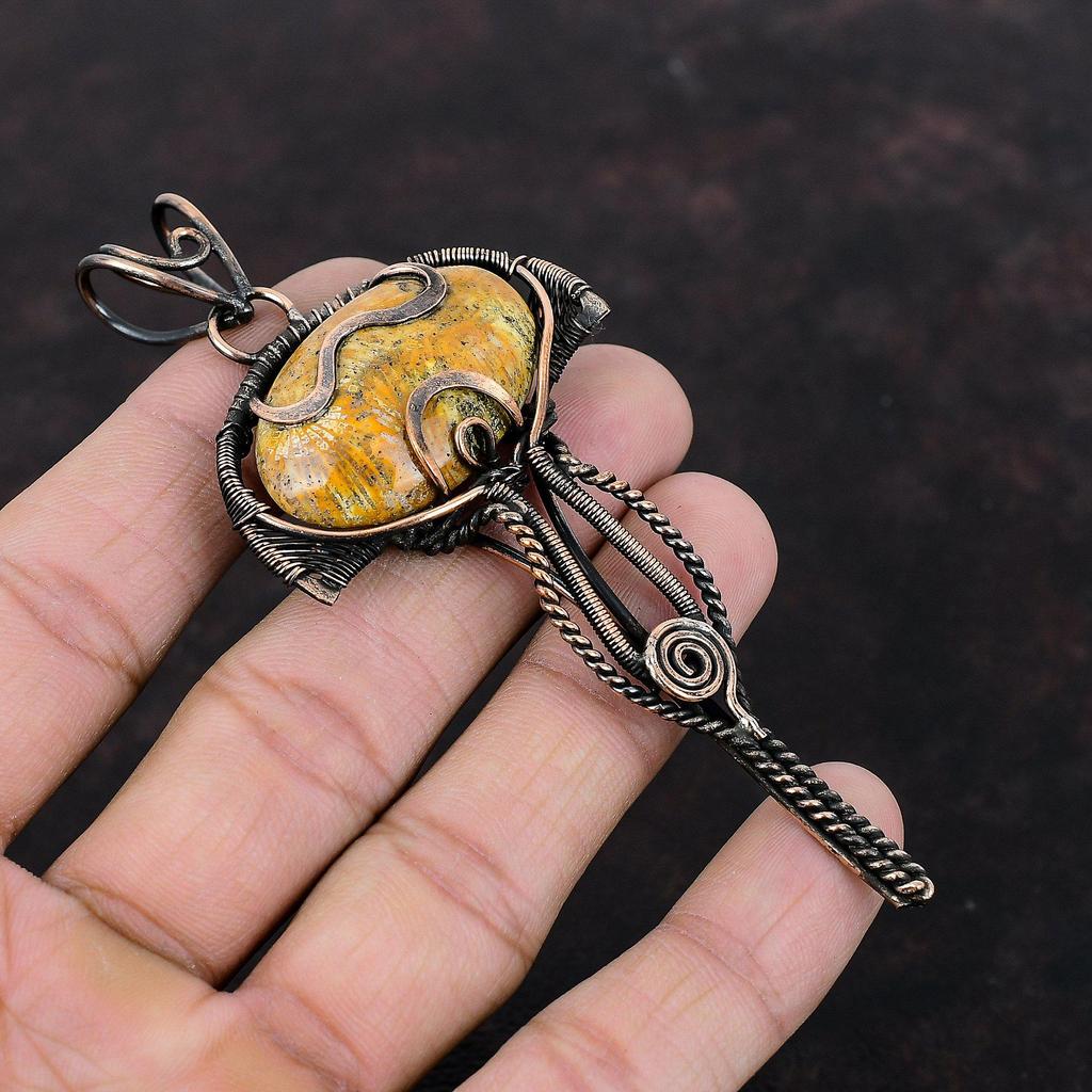 Pandantiv Coral Fosil Înfășurat în Sârmă de Cupru Pandantiv Gemă Bijuterii Handmade din Cupru Pandantiv Elegant Bijuterii Naturale din Coral Fosil Cadou Pentru Mamă