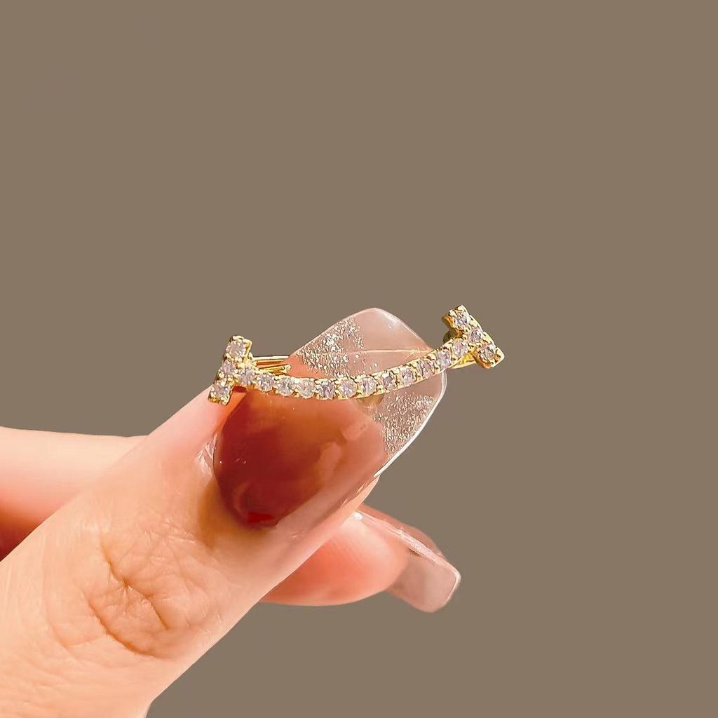 Smile Brooch High-end and Versatile Cardigan Pin Buckle Corsage Suit Badge Fashionable and Exquisite Accessory